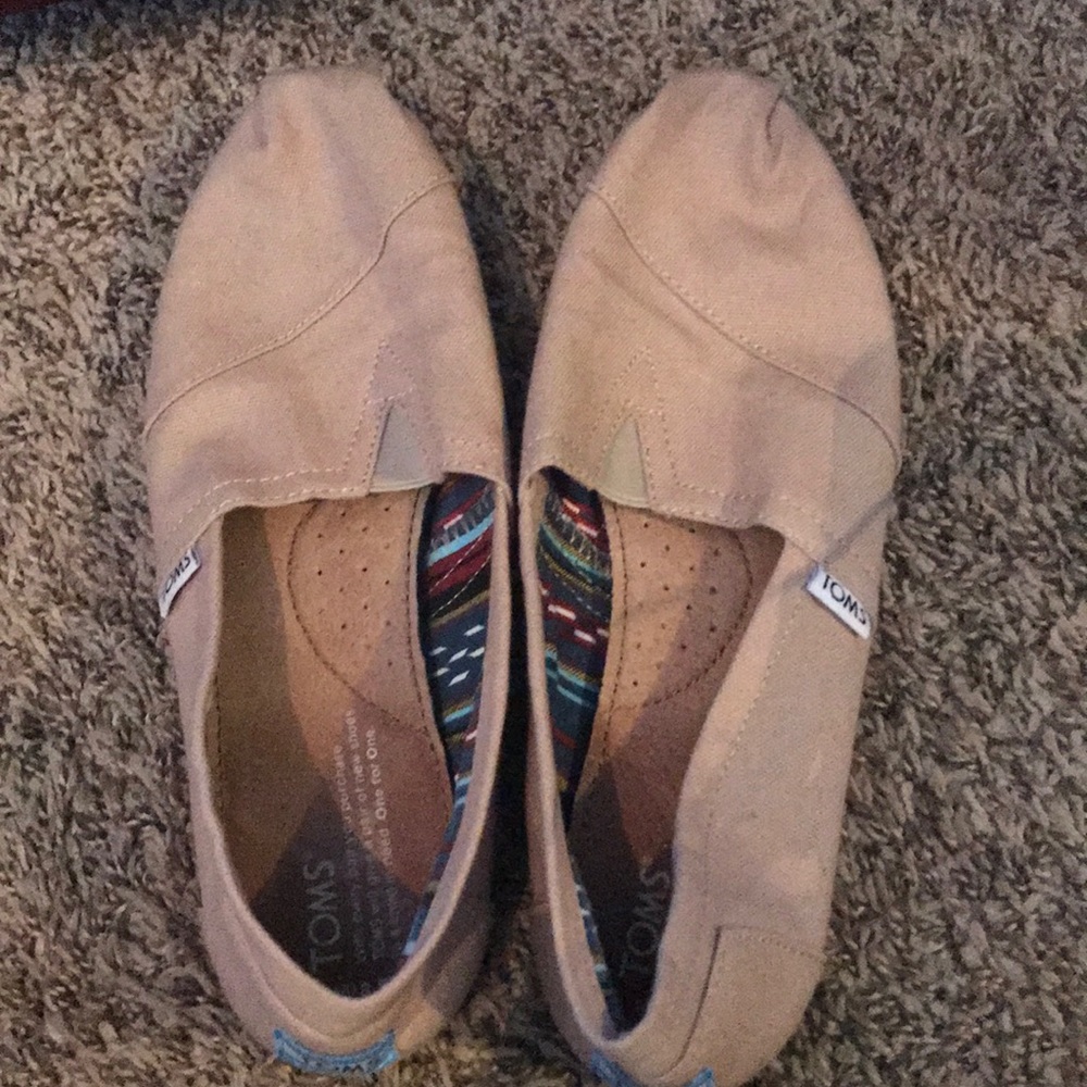 Tan Toms